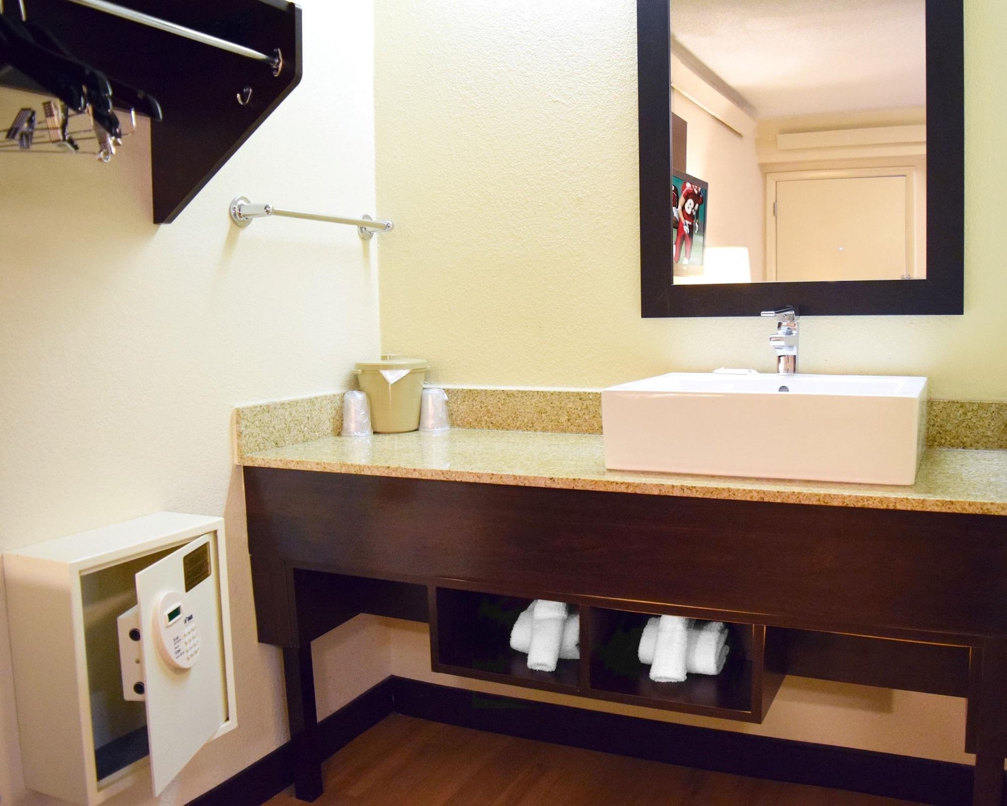 Red Roof Inn Plus+ University At Buffalo - Amherst Εξωτερικό φωτογραφία